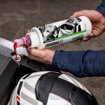 IPONE polusintetičko ulje za skutere sa mirisom JAGODE 2T R2000 Scoot 1L - Image 2